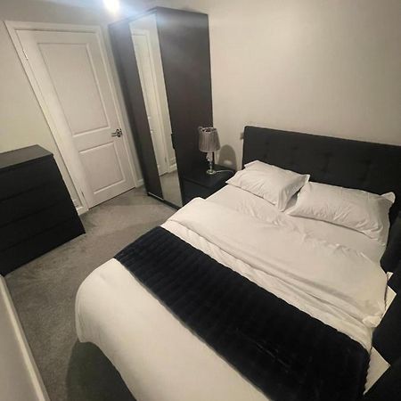 איפסוויץ' Beautiful En-Suite Bedroom מראה חיצוני תמונה